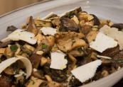 Giada - plat champignons aux amandes