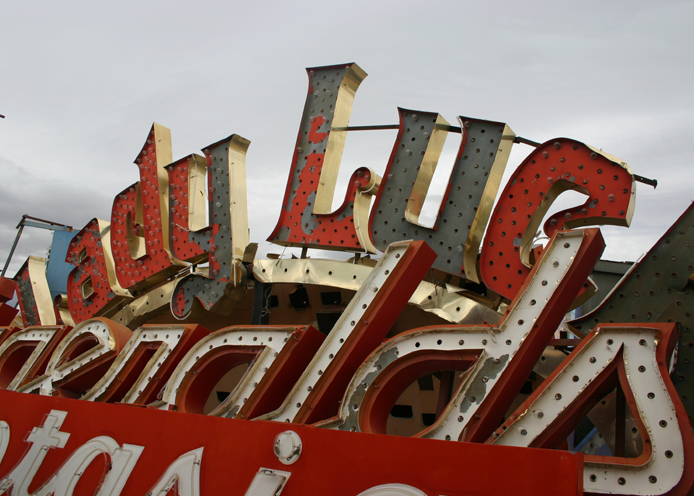 Des dizaines de néons, une visite émouvante et riche de l'histoire de Las Vegas