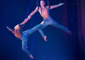 Numéro de Aerial Tissu - Zarkana par le Cirque du Soleil